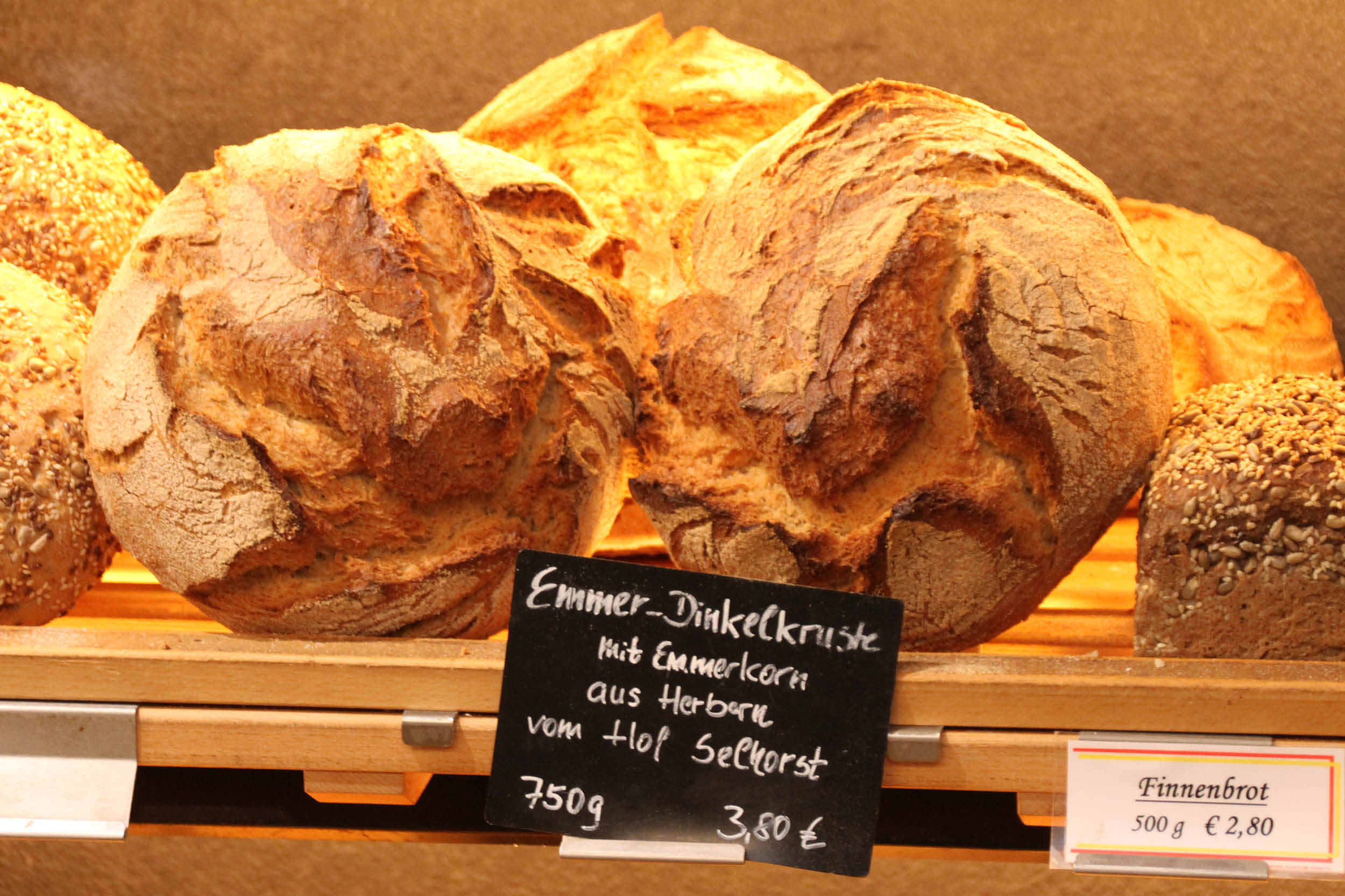 Brot aus Emmer Urkorn in der Auslage
